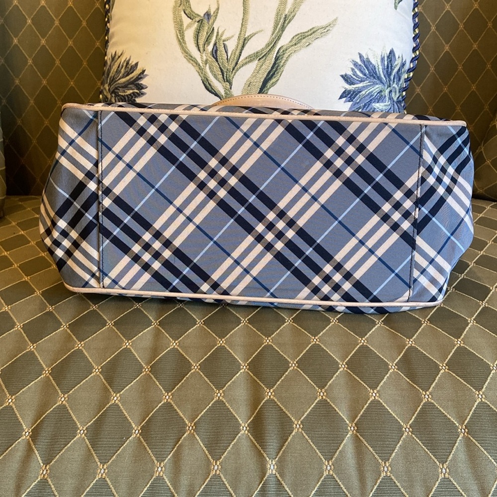 Authentic Burberry tote bag - Picture 3 of 15